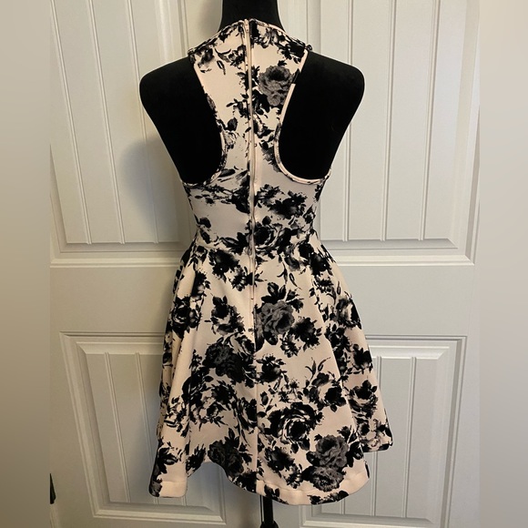 🖤 Beautiful Cocktail Dress - Picture 2 of 4